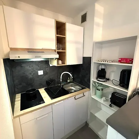 Lgm Confort Avec Terrasse & Parking, A Pied Apartman *